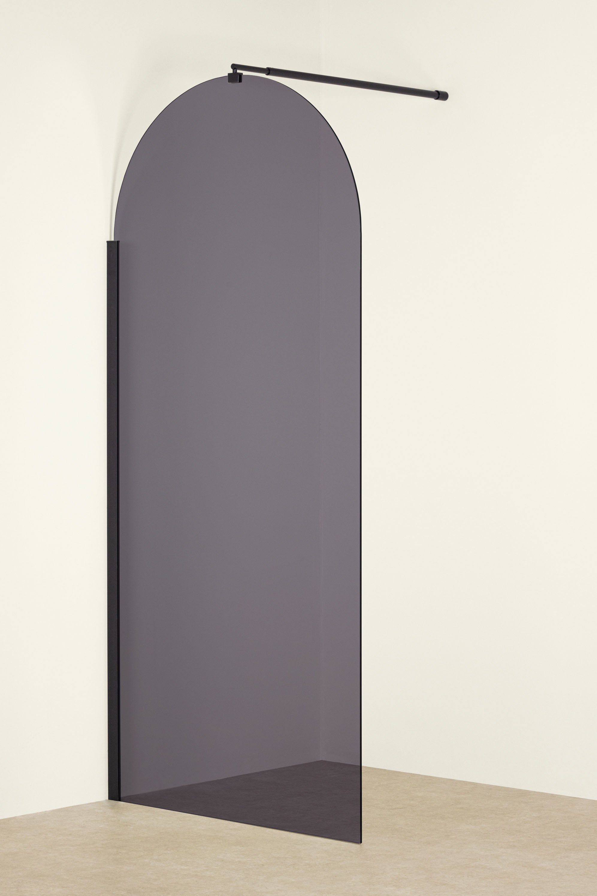 Paroi de douche arrondie, verre fumé noir et profilé noir mat